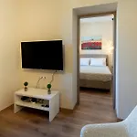Eviona Iris Apartament *